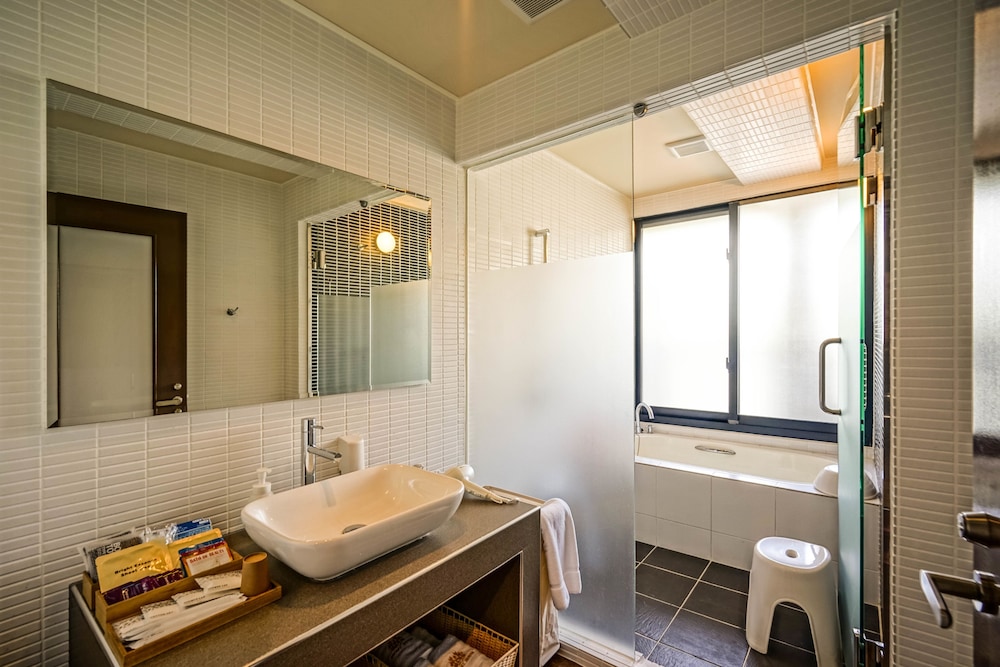 エグゼクティブ ルーム クイーンベッド 1 台 バルコニー バスルーム3 | シークレット ハウス牧志