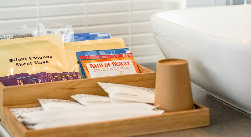 エグゼクティブ ルーム クイーンベッド 1 台 バルコニー バスルームの設備5 | シークレット ハウス牧志