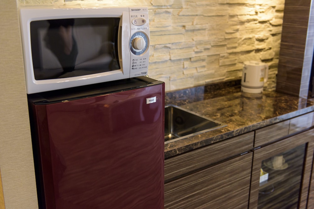 エグゼクティブ ルーム クイーンベッド 1 台 バルコニー 専用簡易キッチン0 | シークレット ハウス牧志