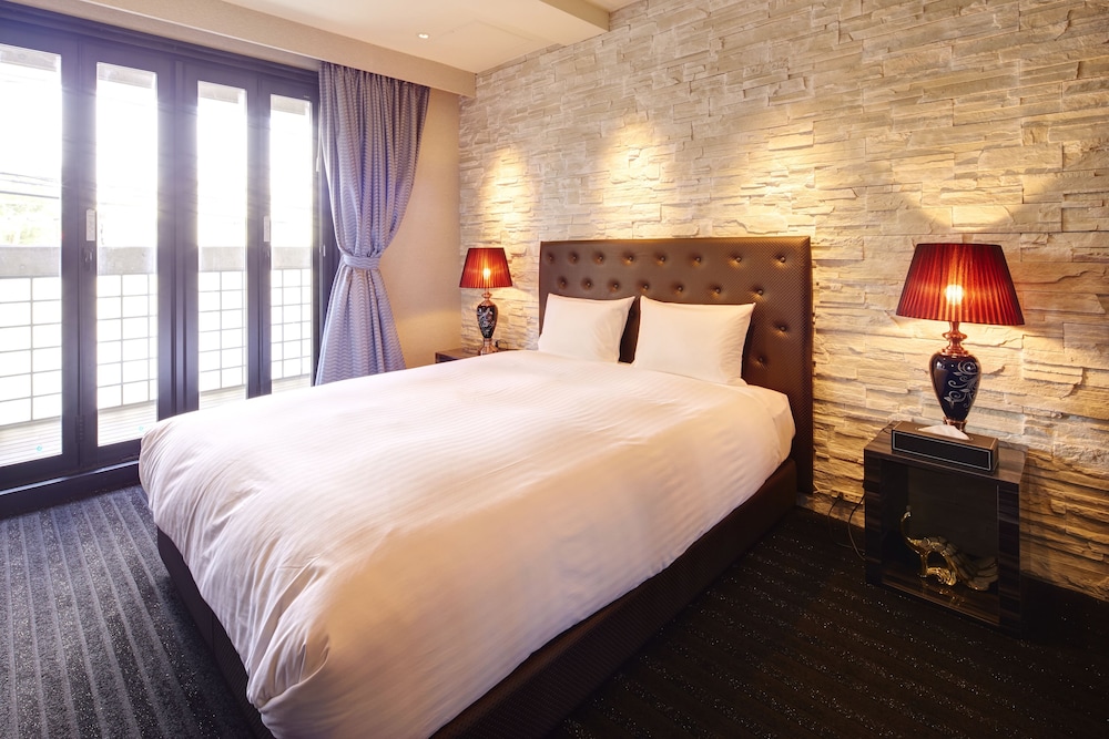 エグゼクティブ ルーム クイーンベッド 1 台 バルコニー 客室1 | シークレット ハウス牧志