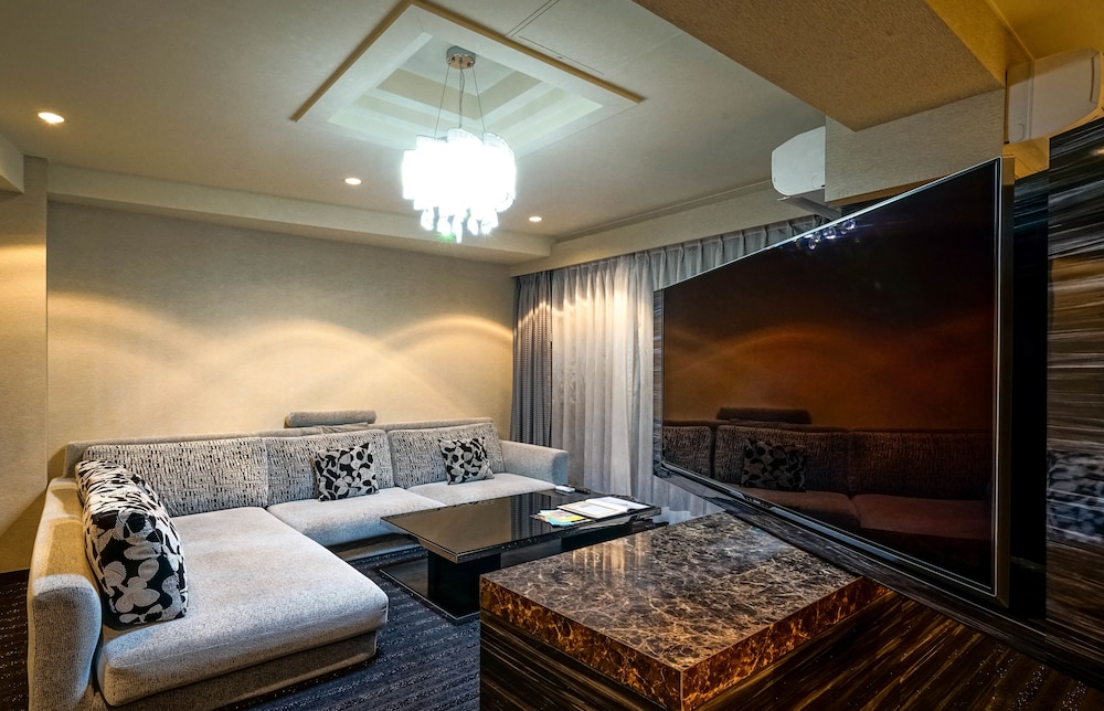 エグゼクティブ ルーム クイーンベッド 1 台 バルコニー 客室4 | シークレット ハウス牧志