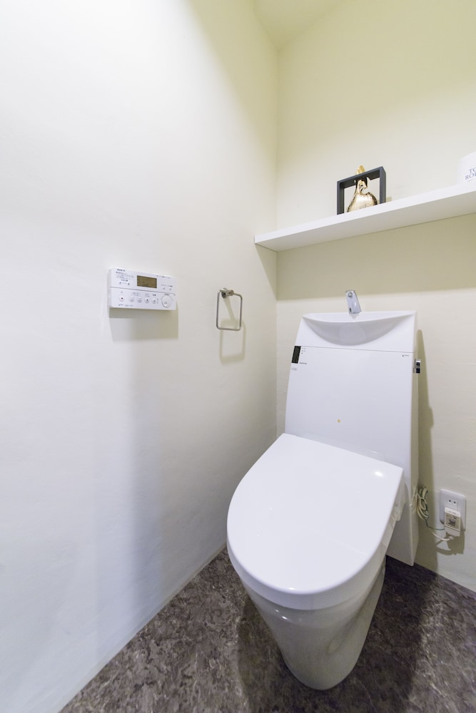 エグゼクティブ ルーム クイーンベッド 1 台 バルコニー バスルーム1 | シークレット ハウス牧志