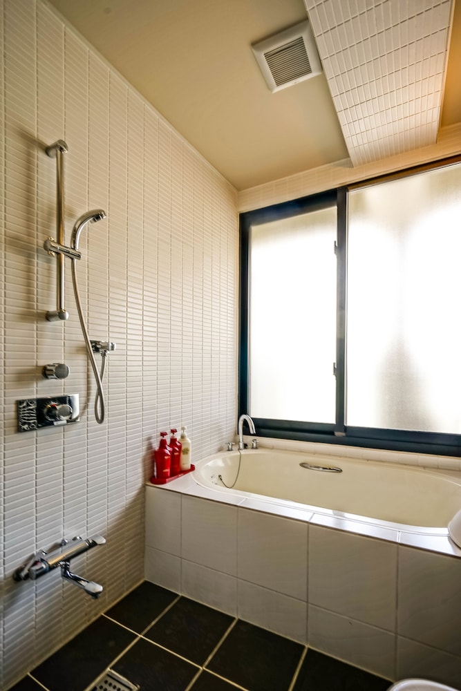 エグゼクティブ ルーム クイーンベッド 1 台 バルコニー バスルーム2 | シークレット ハウス牧志