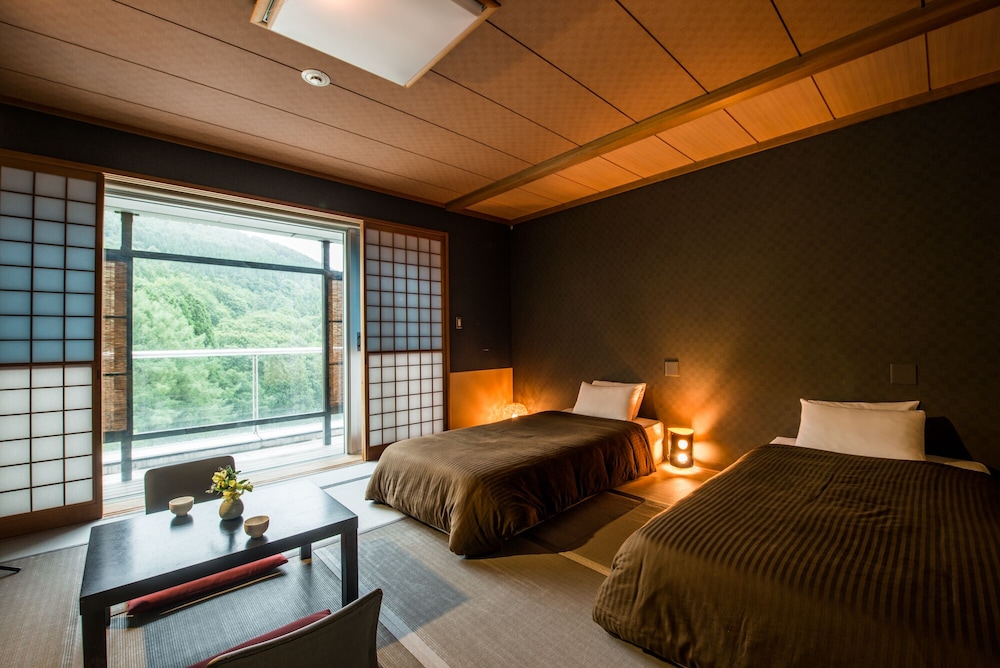 トラディショナル 4 人部屋 | たかみや瑠璃倶楽リゾート