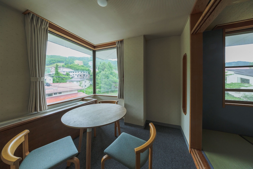 ファミリー 4 人部屋 禁煙 マウンテンビュー 客室1 | BED'n ONSEN HAMMOND