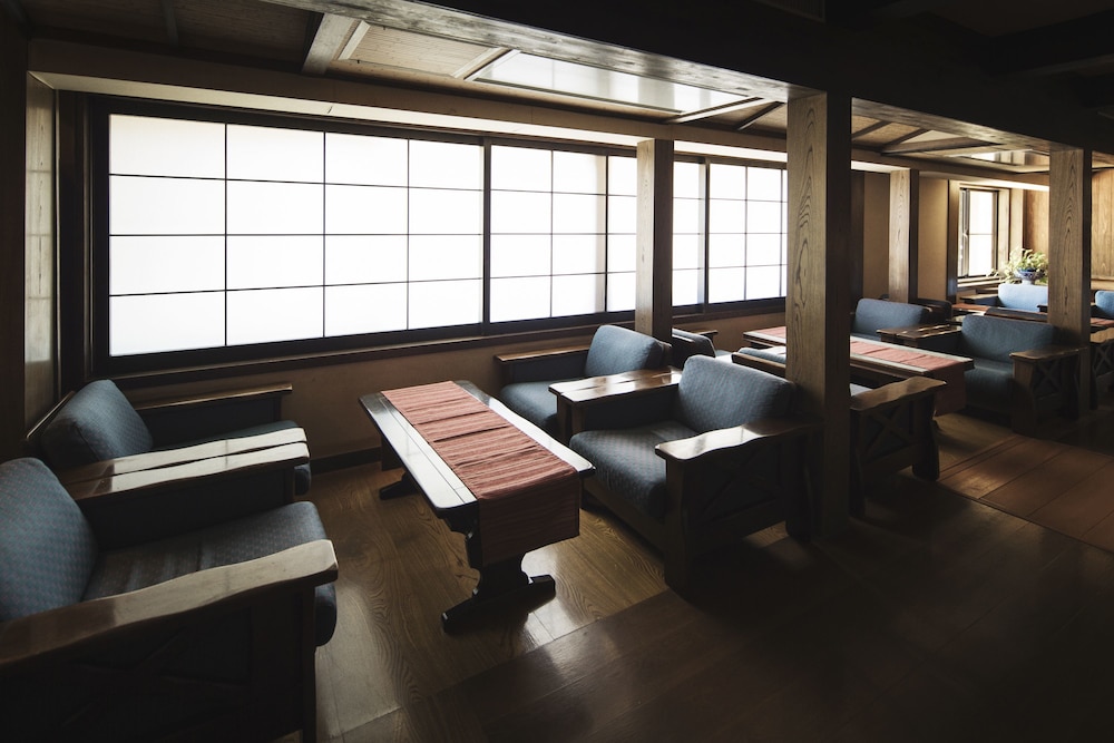 ロビーラウンジ1 | 深山荘 高見屋