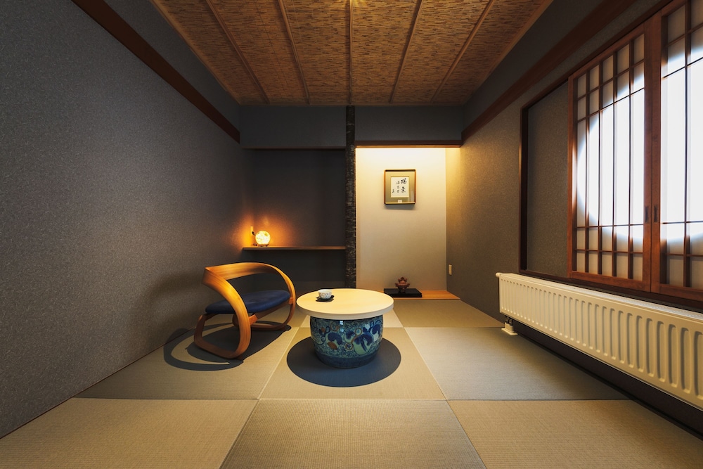 コーナー和モダン 客室2 | 深山荘 高見屋