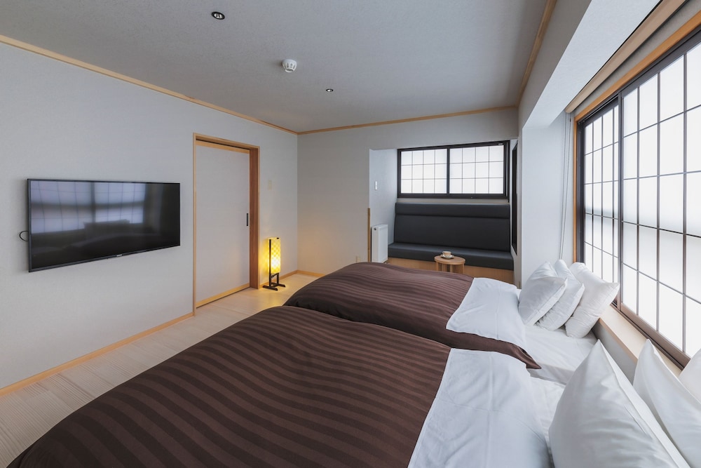 コーナー和モダン 客室1 | 深山荘 高見屋