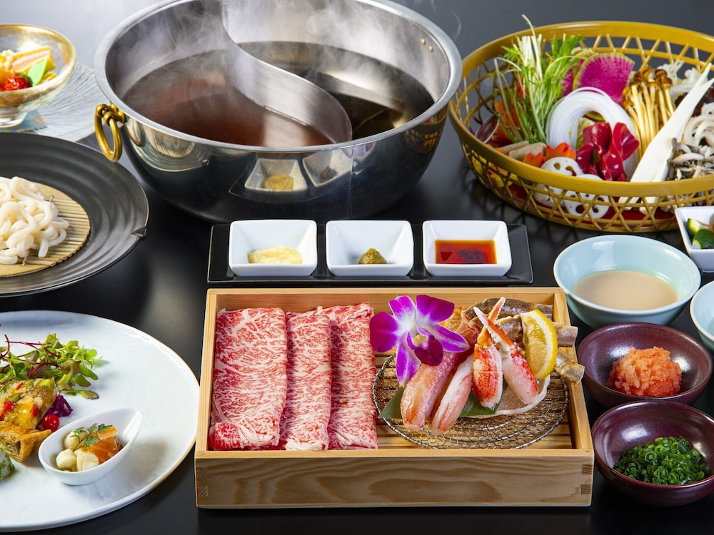 露天風呂付客室 禁煙 夕食 19:00～20:00　カニ＆牛しゃぶしゃぶ夕食付(3名以上利用時のみ布団を用意) | 箱根小涌園 天悠
