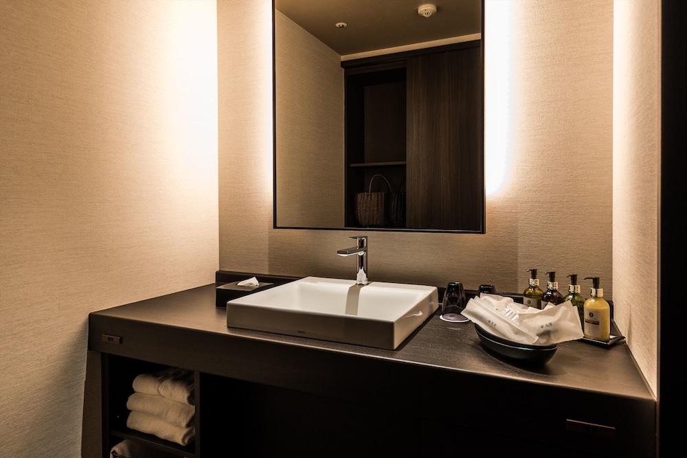 露天風呂付客室 禁煙 (朝食付プラン)(3名以上利用時のみ布団を用意) バスルームのシンク0 | 箱根小涌園 天悠