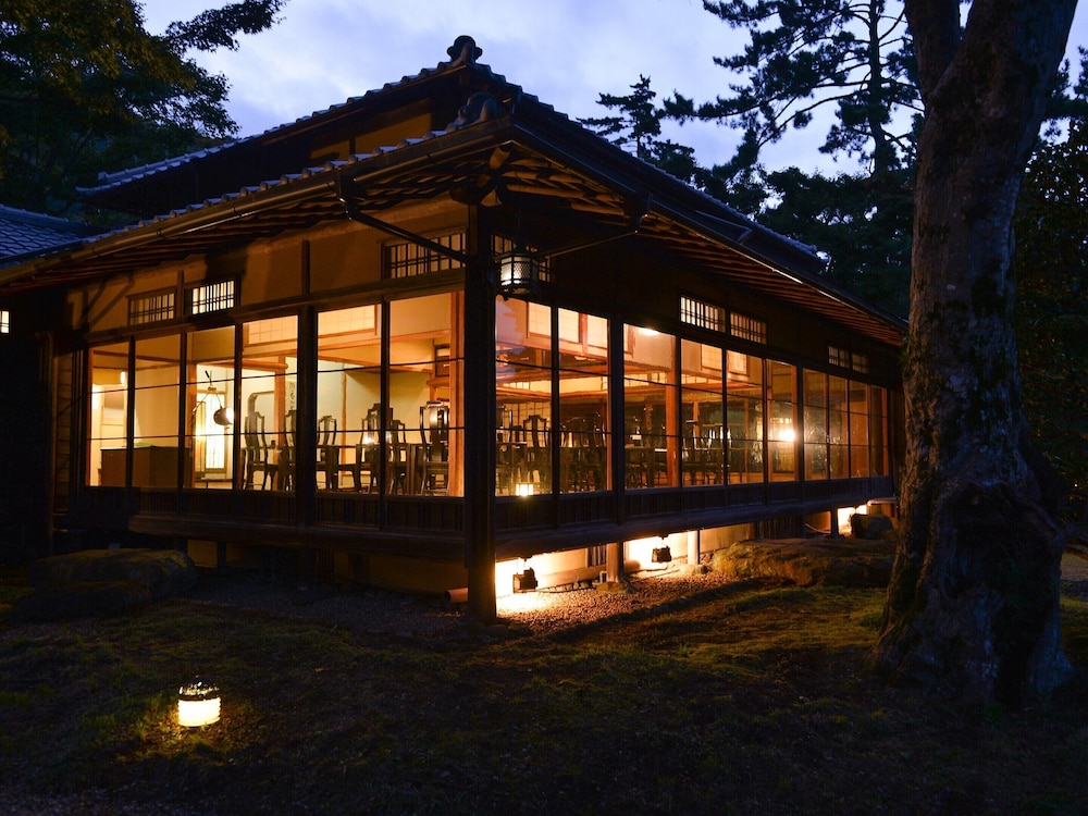 貴賓館で食す豪華特別会席 [悠然](夕食17時~18時開始) 露天風呂付客室 禁煙 客室5 | 箱根小涌園 天悠