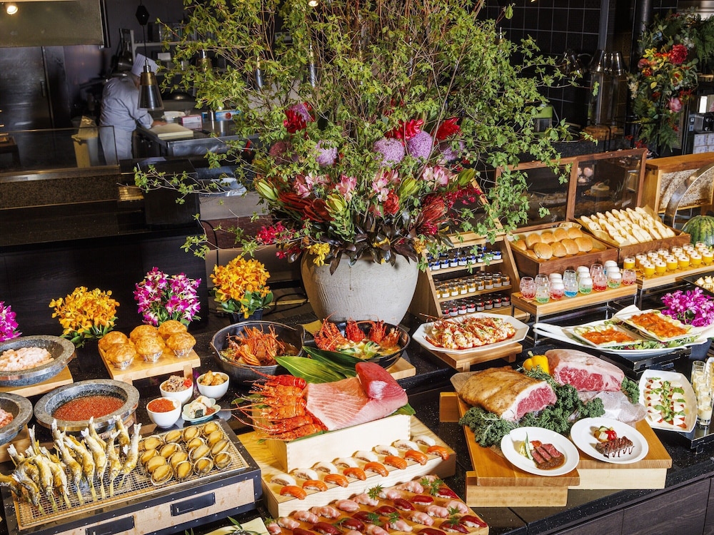 露天風呂客室 禁煙 ビュッフェディナー 17時(3名以上利用時のみ布団を用意) | 箱根小涌園 天悠