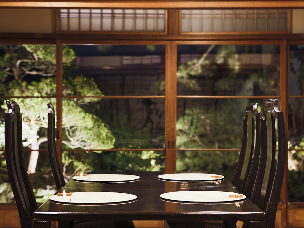 貴賓館で食す豪華特別会席 [悠然](夕食17時~18時開始) 露天風呂付客室 禁煙 客室6 | 箱根小涌園 天悠