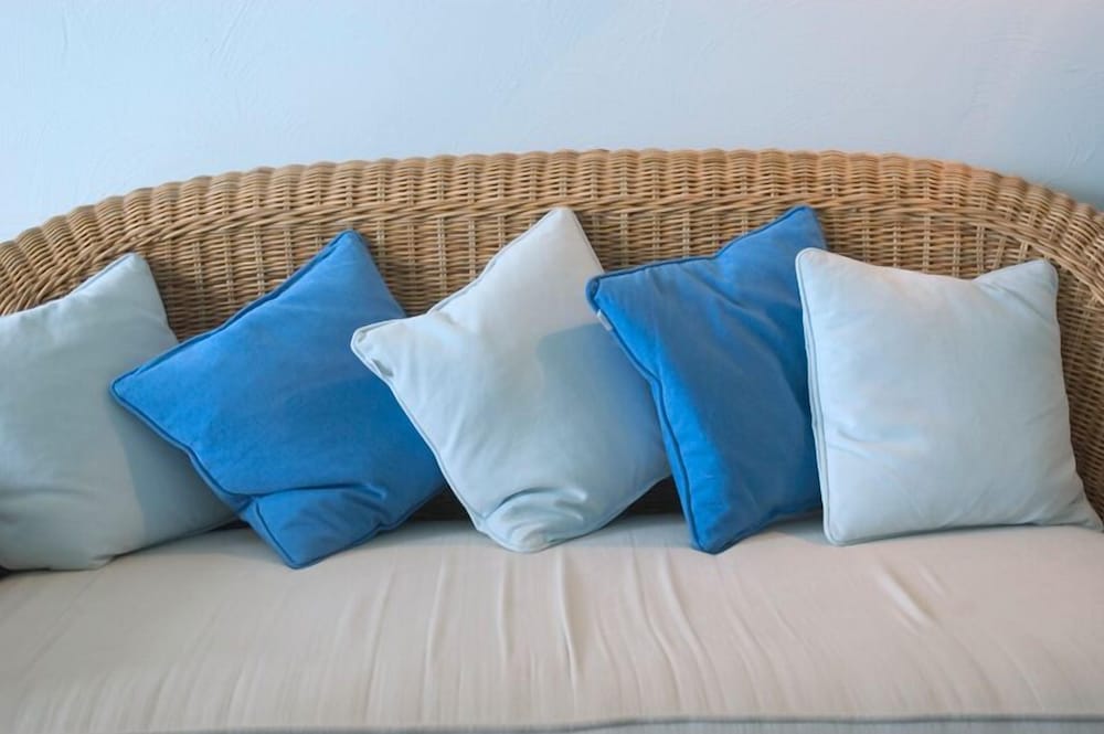 スイート (地中海スイート23号室) リビング エリア4 | リゾートホテル コルテラルゴ伊豆高原