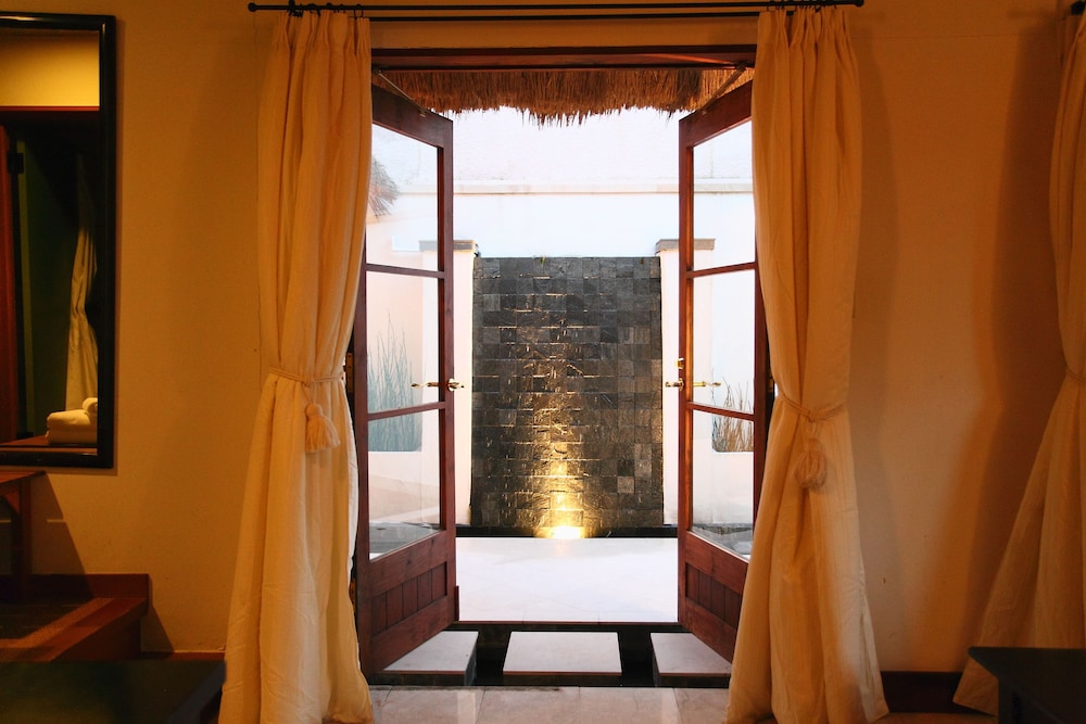 スイート (バリスイート45号室) リビング エリア0 | リゾートホテル コルテラルゴ伊豆高原