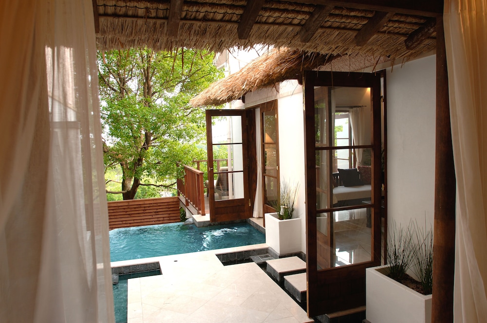 スイート (バリスイート45号室) リビング エリア13 | リゾートホテル コルテラルゴ伊豆高原