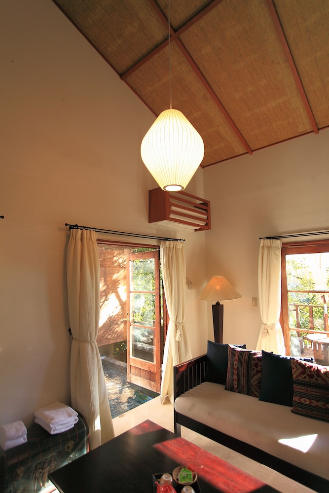 スイート (バリスイート45号室) リビング エリア9 | リゾートホテル コルテラルゴ伊豆高原