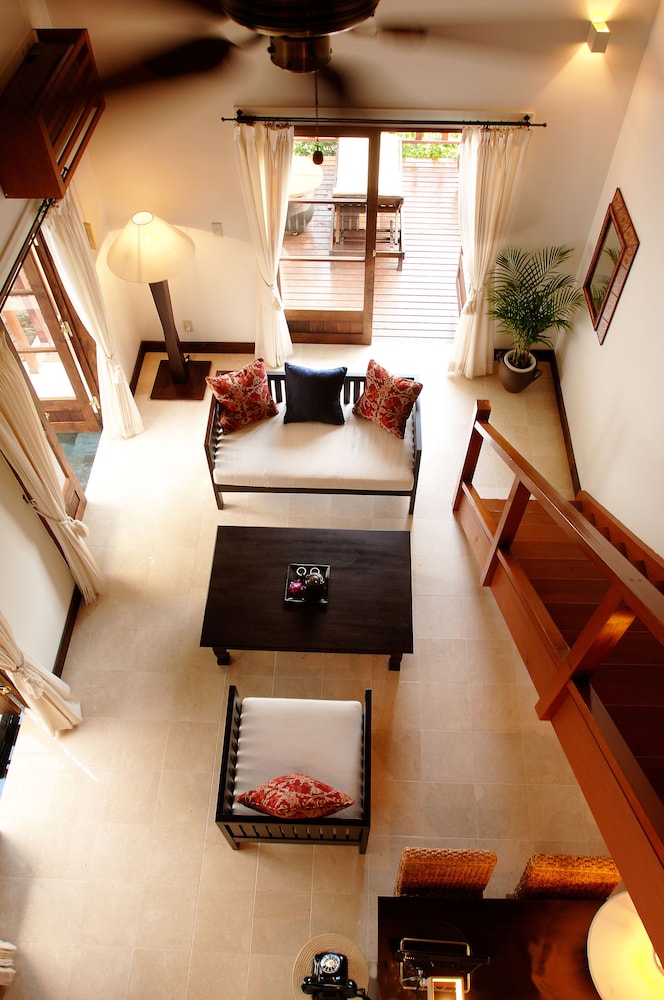 スイート (バリスイート45号室) リビング エリア10 | リゾートホテル コルテラルゴ伊豆高原