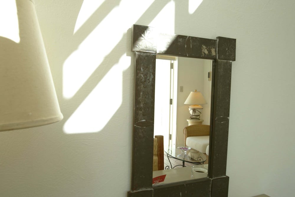 スイート (アイランドスイート 12号室) リビング エリア0 | リゾートホテル コルテラルゴ伊豆高原