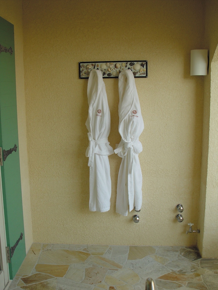 スイート (地中海スイート23号室) バスルームの設備0 | リゾートホテル コルテラルゴ伊豆高原