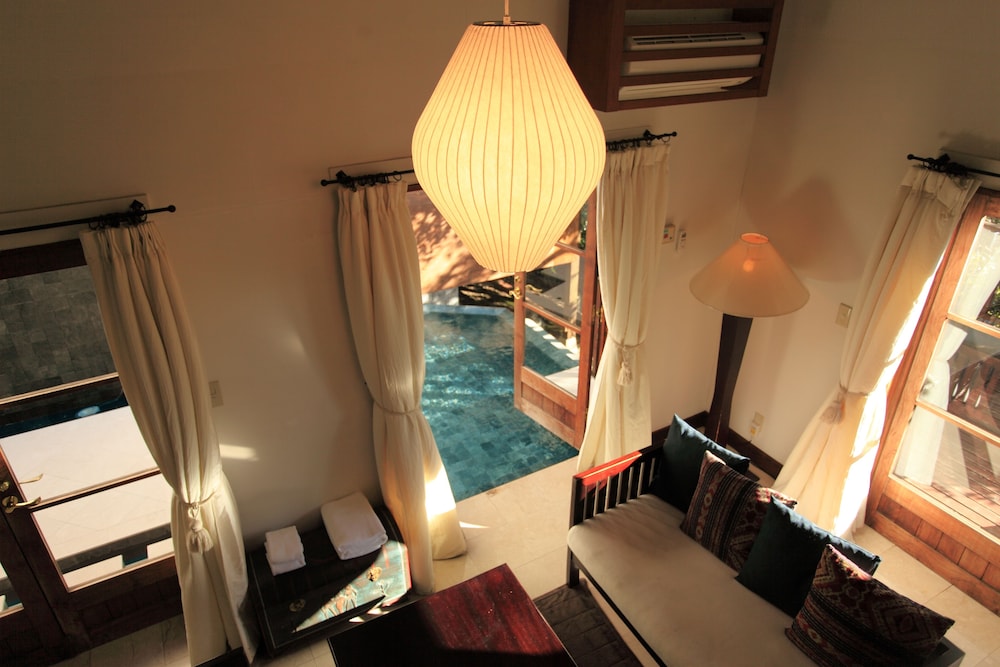 スイート (バリスイート45号室) リビング エリア3 | リゾートホテル コルテラルゴ伊豆高原