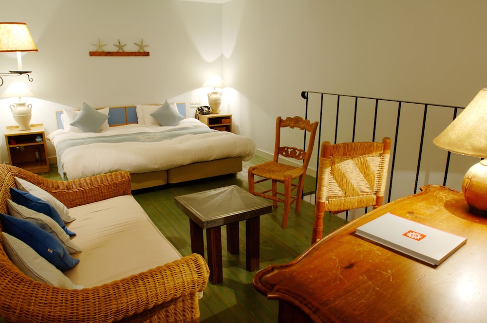 スイート (地中海スイート23号室) 客室1 | リゾートホテル コルテラルゴ伊豆高原