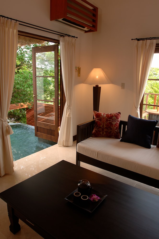 スイート (バリスイート45号室) リビング エリア6 | リゾートホテル コルテラルゴ伊豆高原