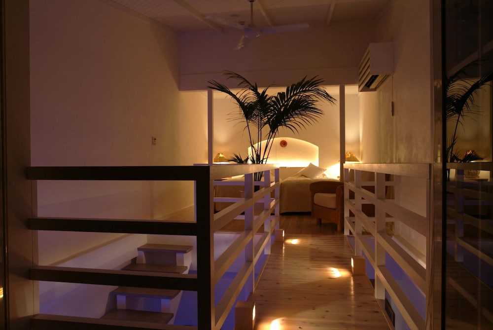 スイート (アイランドスイート 12号室) リビング エリア6 | リゾートホテル コルテラルゴ伊豆高原