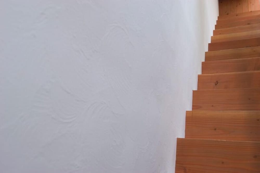 スイート (地中海スイート23号室) リビング エリア5 | リゾートホテル コルテラルゴ伊豆高原