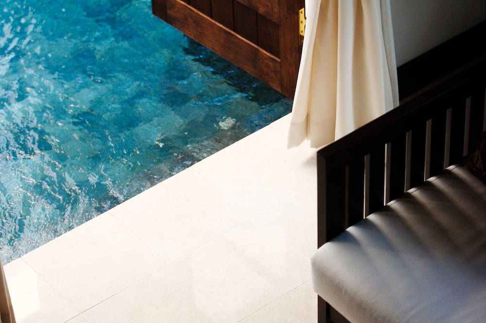 スイート (バリスイート45号室) リビング エリア1 | リゾートホテル コルテラルゴ伊豆高原