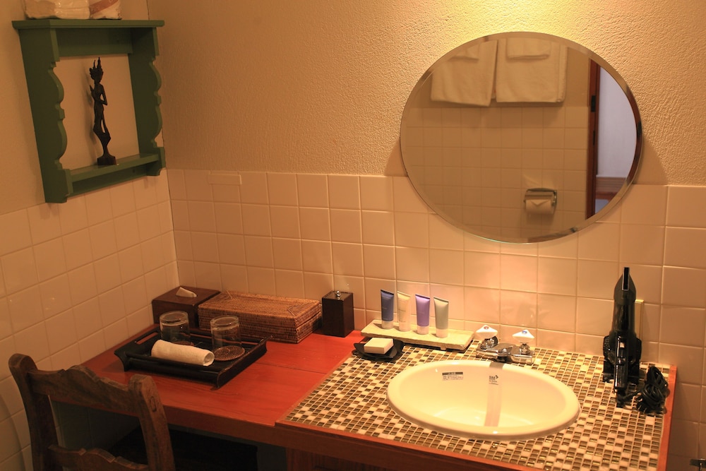 スイート (バリスイート45号室) バスルームのシンク0 | リゾートホテル コルテラルゴ伊豆高原