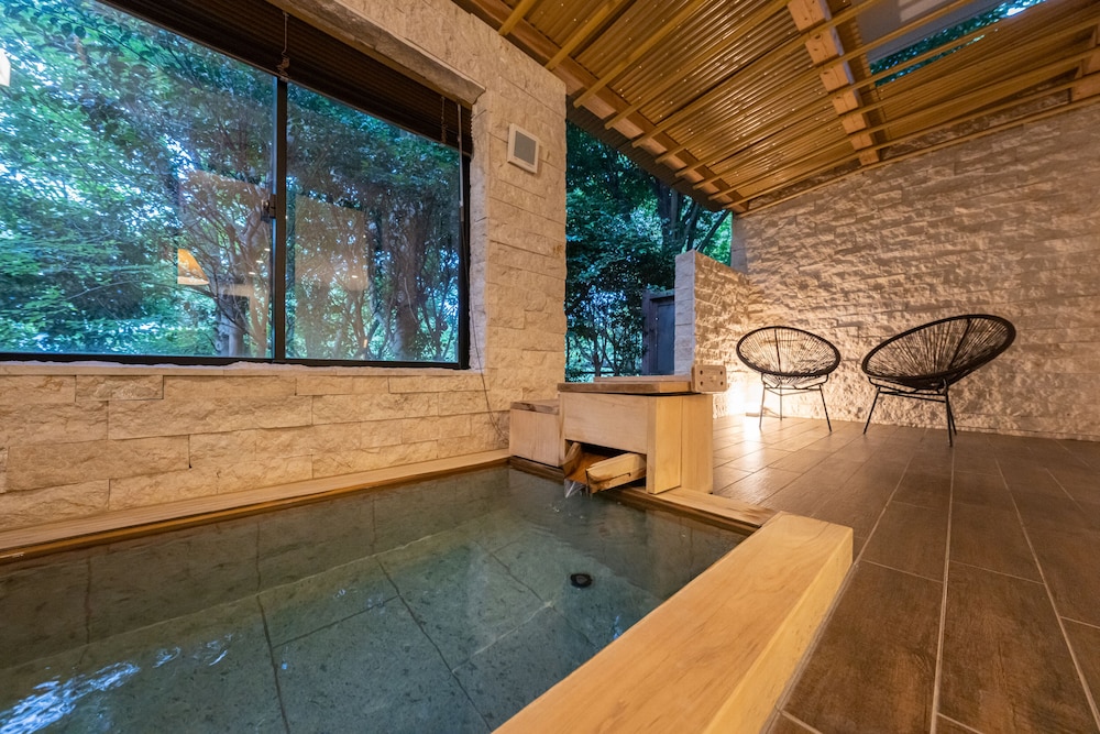 デラックス ツインルーム 禁煙 (Open Air Bath, Annex) バスルーム1 | 伊豆温泉ホテル 森の泉