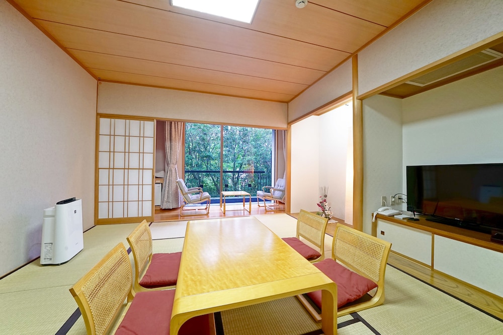 和室 4人部屋 客室1 | 伊豆温泉ホテル 森の泉