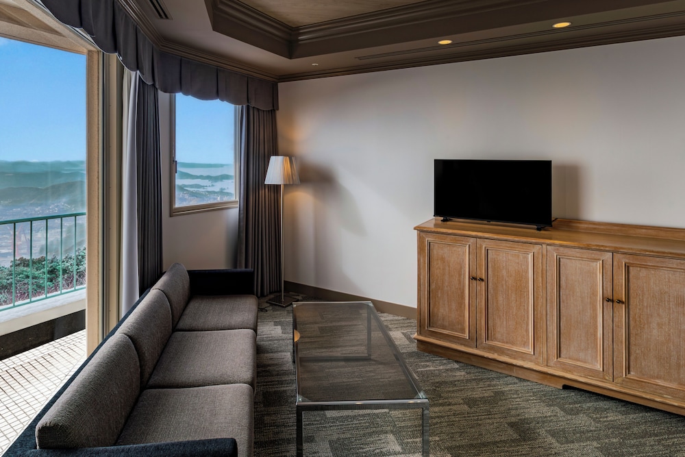 ラグジュアリー ツインルーム 禁煙 客室2 | 弓張の丘ホテル