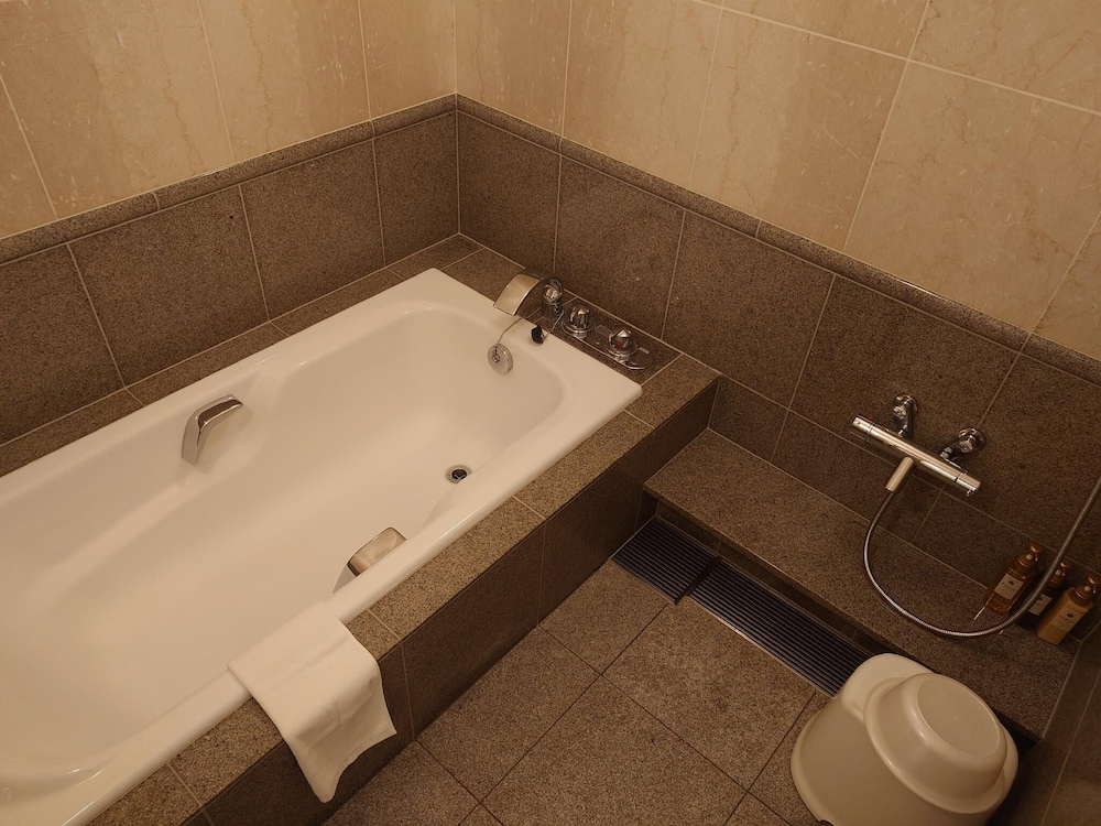 ラグジュアリー ツインルーム 禁煙 バスルーム0 | 弓張の丘ホテル