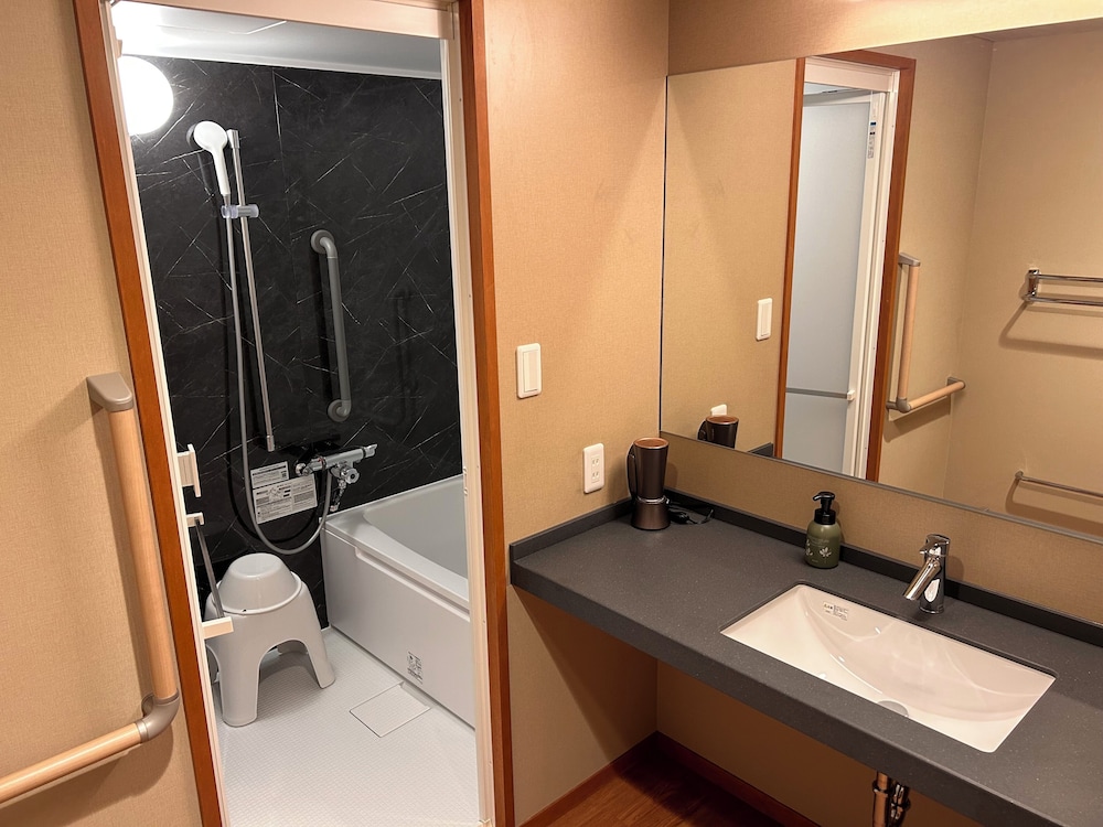 デラックス和洋室3ベッドタイプ 禁煙 バスルーム0 | 金太郎温泉