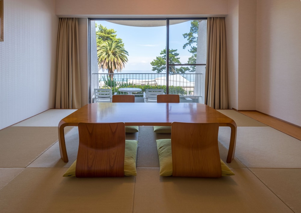 ファミリールーム A (和洋室) 禁煙 客室13 | 伊豆今井浜東急ホテル