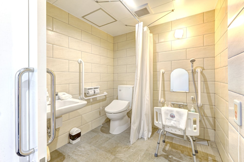 デラックス ツインルーム シングルベッド 2 台 車いす対応 禁煙 バスルーム0 | ビーチフロントタワーミハマ by DSH