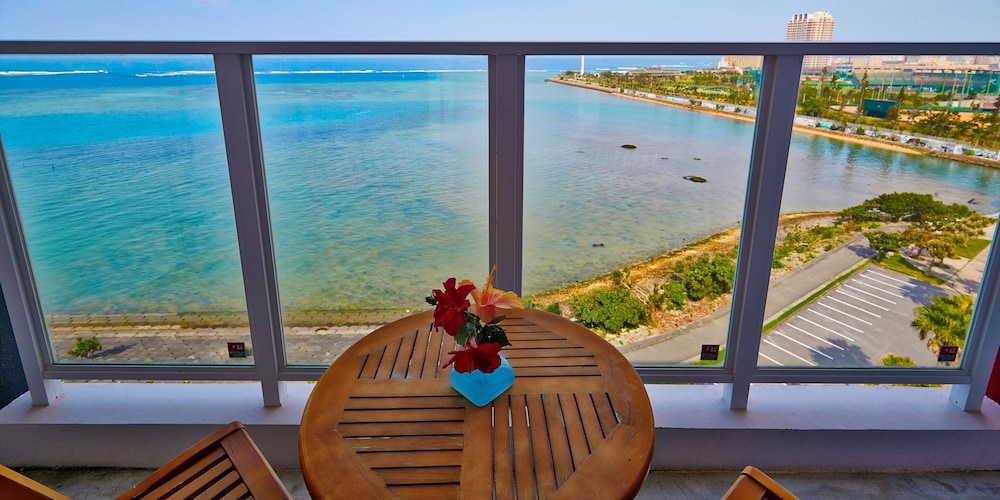 スタンダード ダブルルーム 禁煙 ビーチビュー バルコニーからの眺望2 | ビーチフロントタワーミハマ by DSH