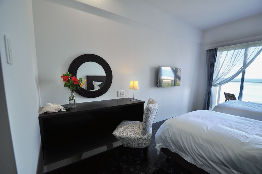 ファミリー ツインルーム 禁煙 客室1 | ビーチフロントタワーミハマ by DSH