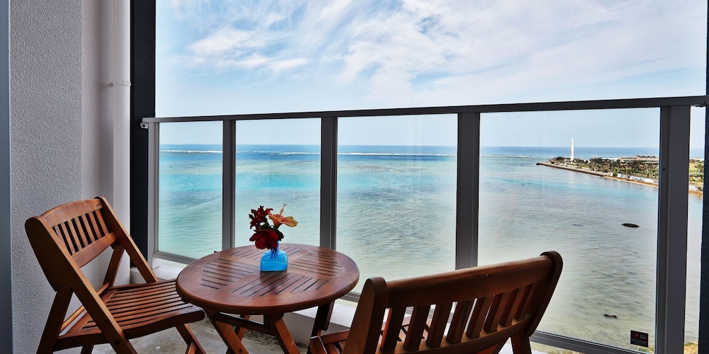 スタンダード ダブルルーム 禁煙 ビーチビュー バルコニーからの眺望3 | ビーチフロントタワーミハマ by DSH