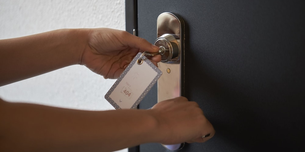 スタンダード ダブルルーム 禁煙 ビーチビュー 客室6 | ビーチフロントタワーミハマ by DSH