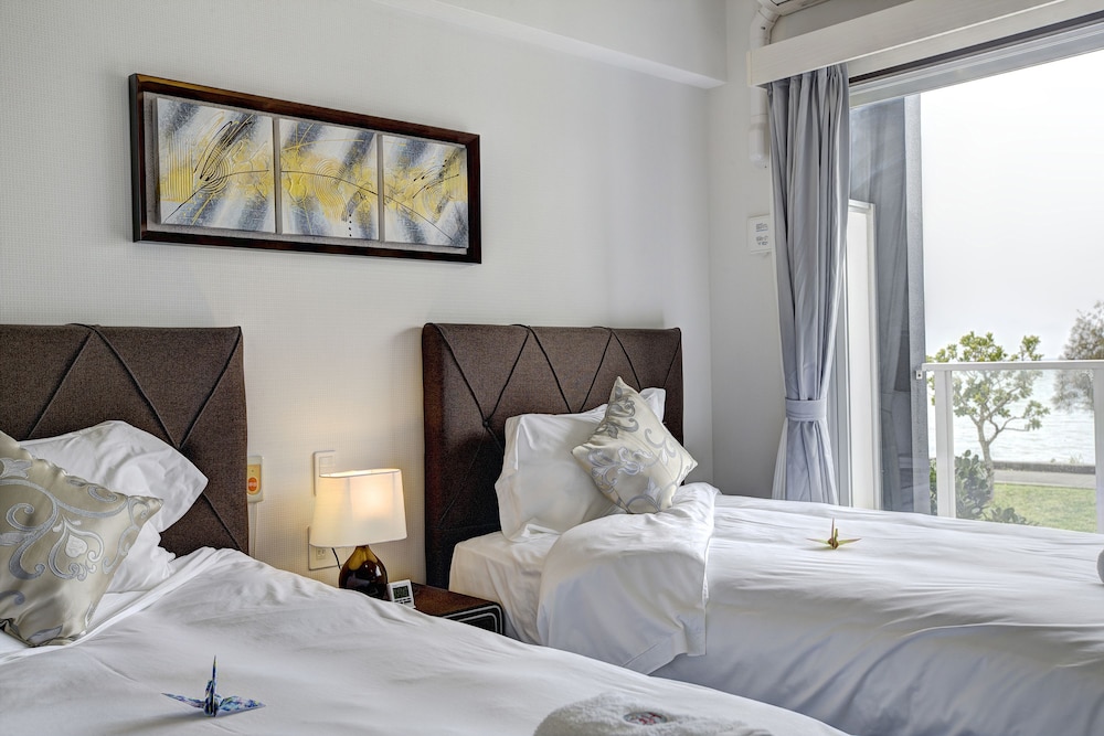 デラックス ツインルーム シングルベッド 2 台 車いす対応 禁煙 | ビーチフロントタワーミハマ by DSH