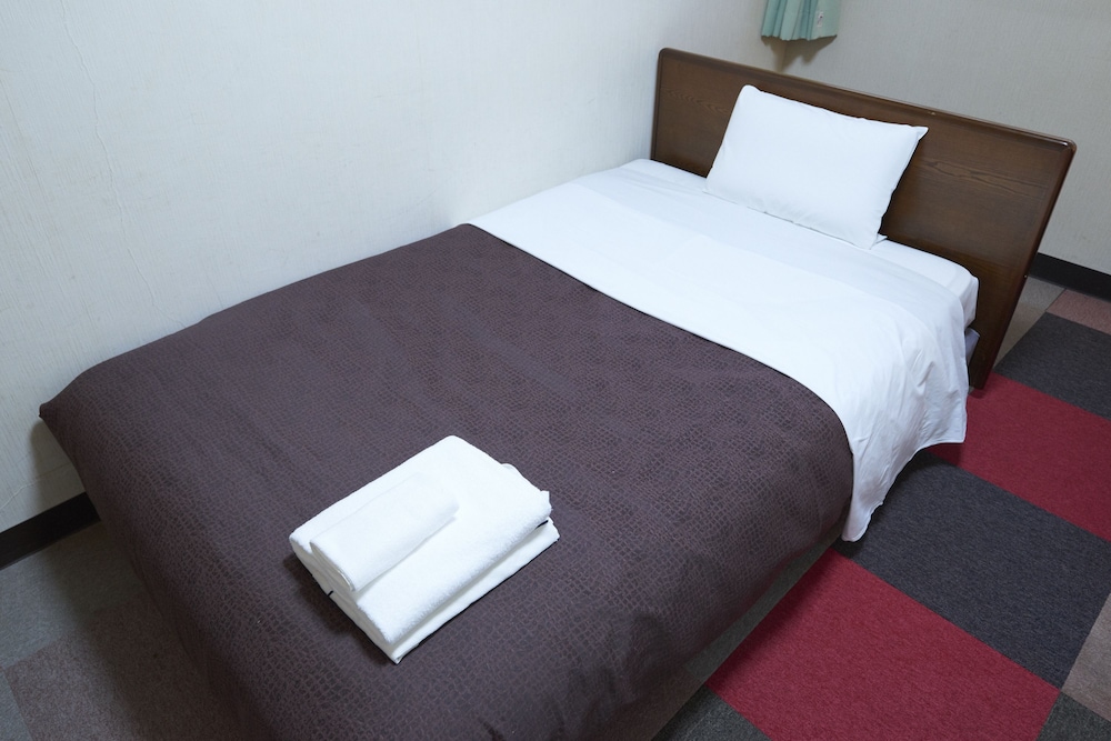 ダブルルーム セミダブルベッド 1 台 喫煙可 客室1 | ホテルセレクトイン古川