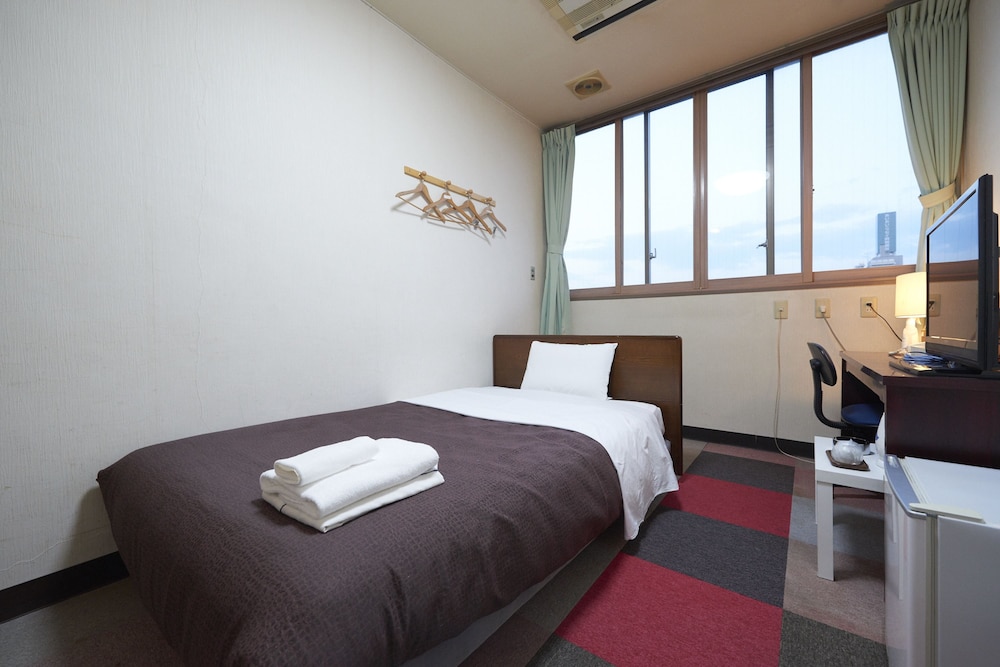 ダブルルーム セミダブルベッド 1 台 喫煙可 客室2 | ホテルセレクトイン古川