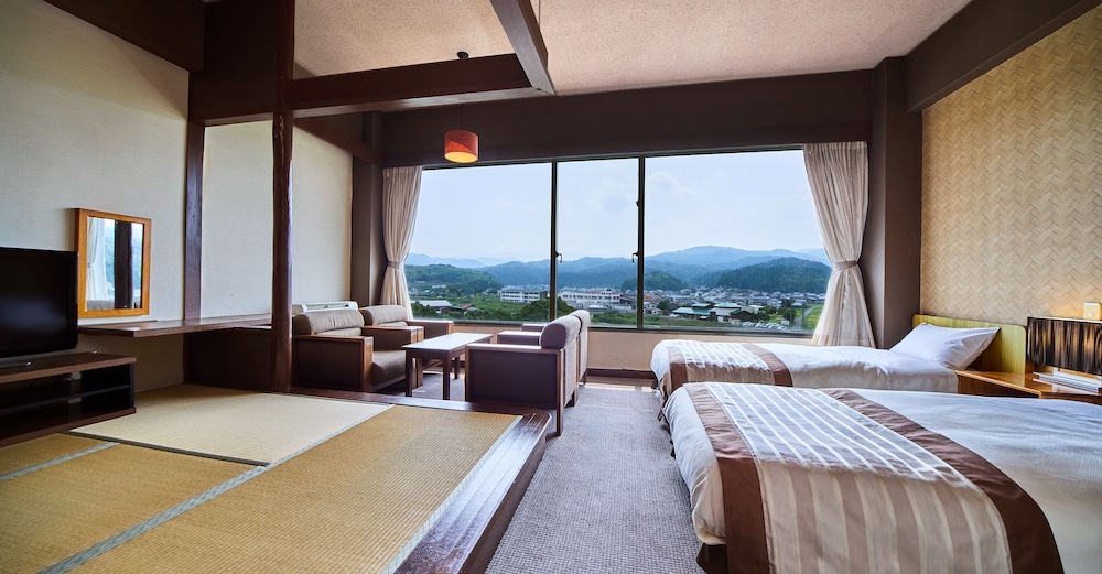 ファミリー ダブルまたはツインルーム 客室1 | 三朝ロイヤルホテル