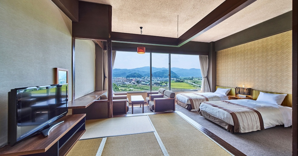 ファミリー ダブルまたはツインルーム | 三朝ロイヤルホテル