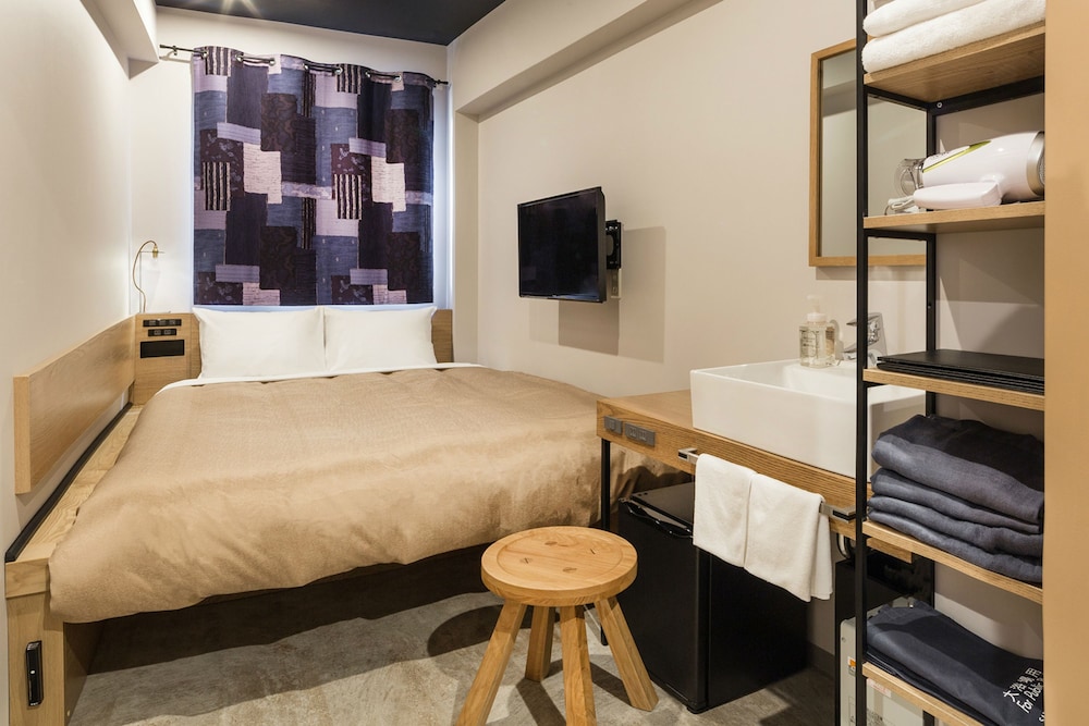 スモールダブルルーム 禁煙 共用バストイレ (４日毎清掃) 団体3室以上は予約不可 客室2 | サクラテラス ザ・アトリエ