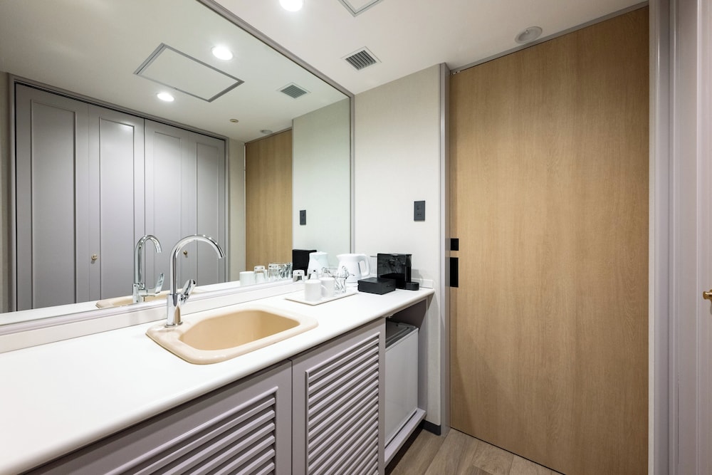 スイート シングルベッド 2 台 客室の設備とサービス0 | ANAホリデイ・イン岩手北上 by IHG