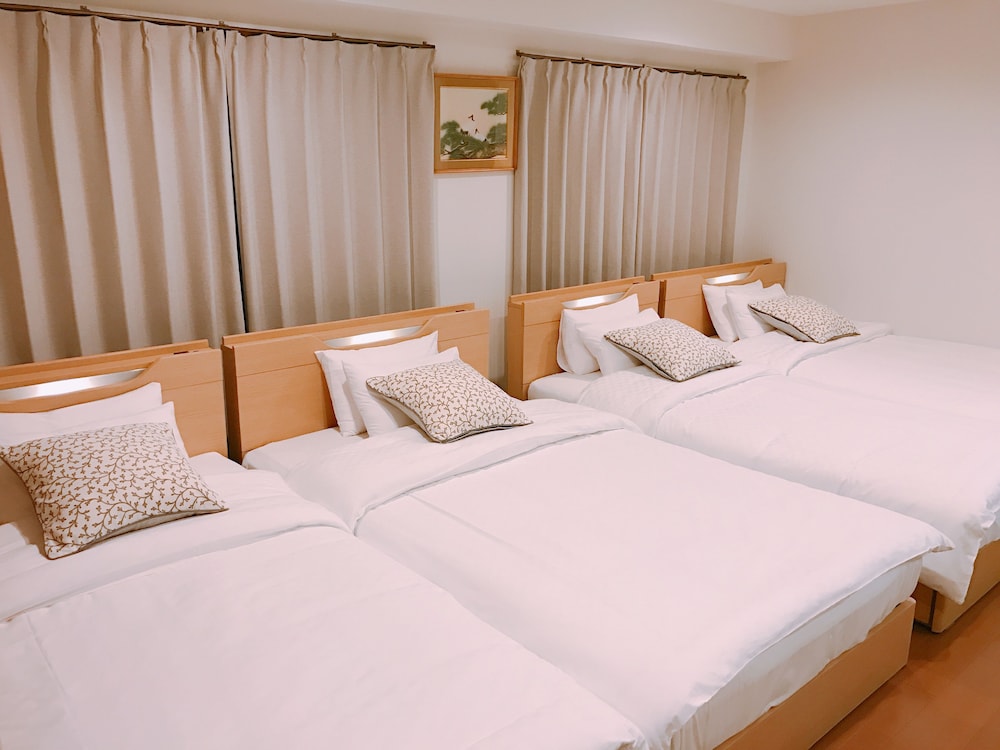 スタンダード ファミリールーム (シングルベット2 台、セミダブルベット2台) 客室10 | さらんばん